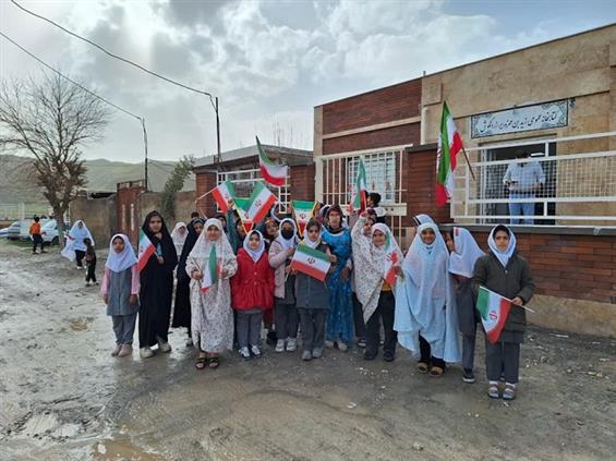ساختمان کتابخانه و حضور کودکان